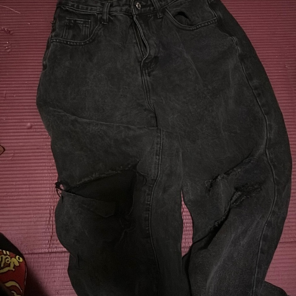 Black ripped Jeans